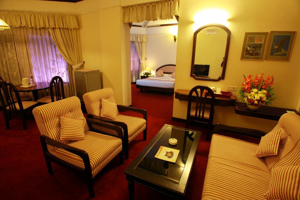 Manuelsons Malabar Palace Kozhikode Extérieur photo