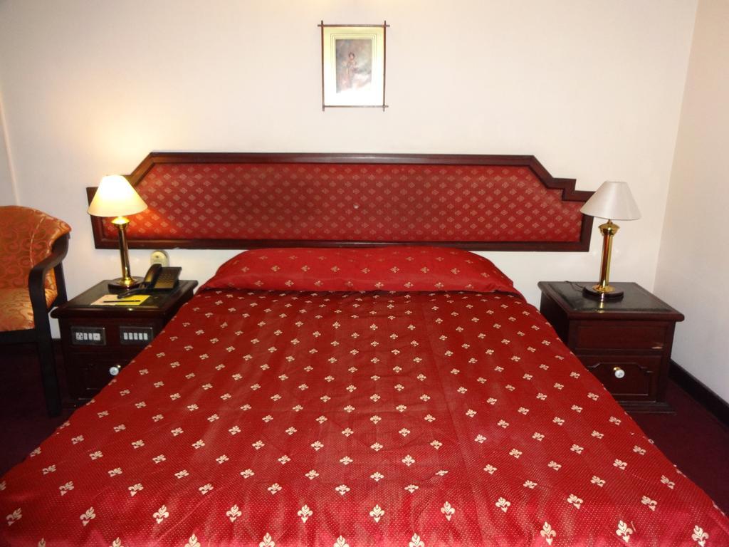 Manuelsons Malabar Palace Kozhikode Extérieur photo